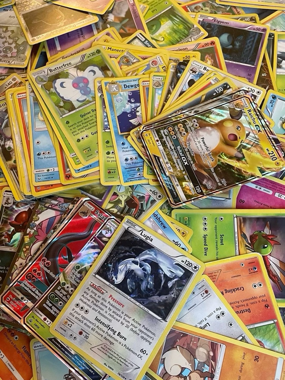 Pokémon Mystery Hit Bundle | 2 EX + 6 Holo/Reverse + Bonus Cards